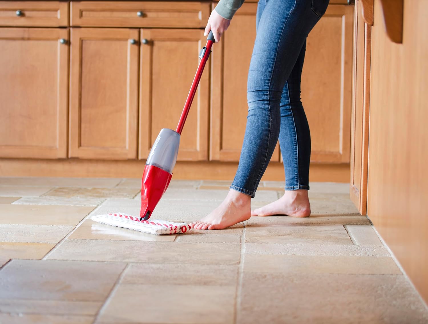 Microfiber Spray Mop with 4 Extra Refills F21225