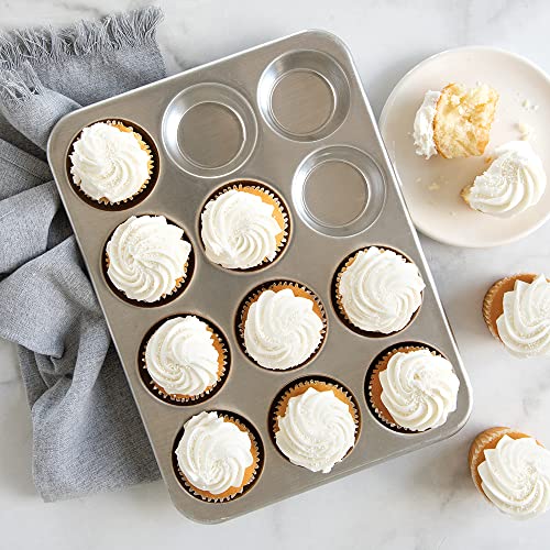 12 Cavity Muffin Pan with High-Domed Lid L526465