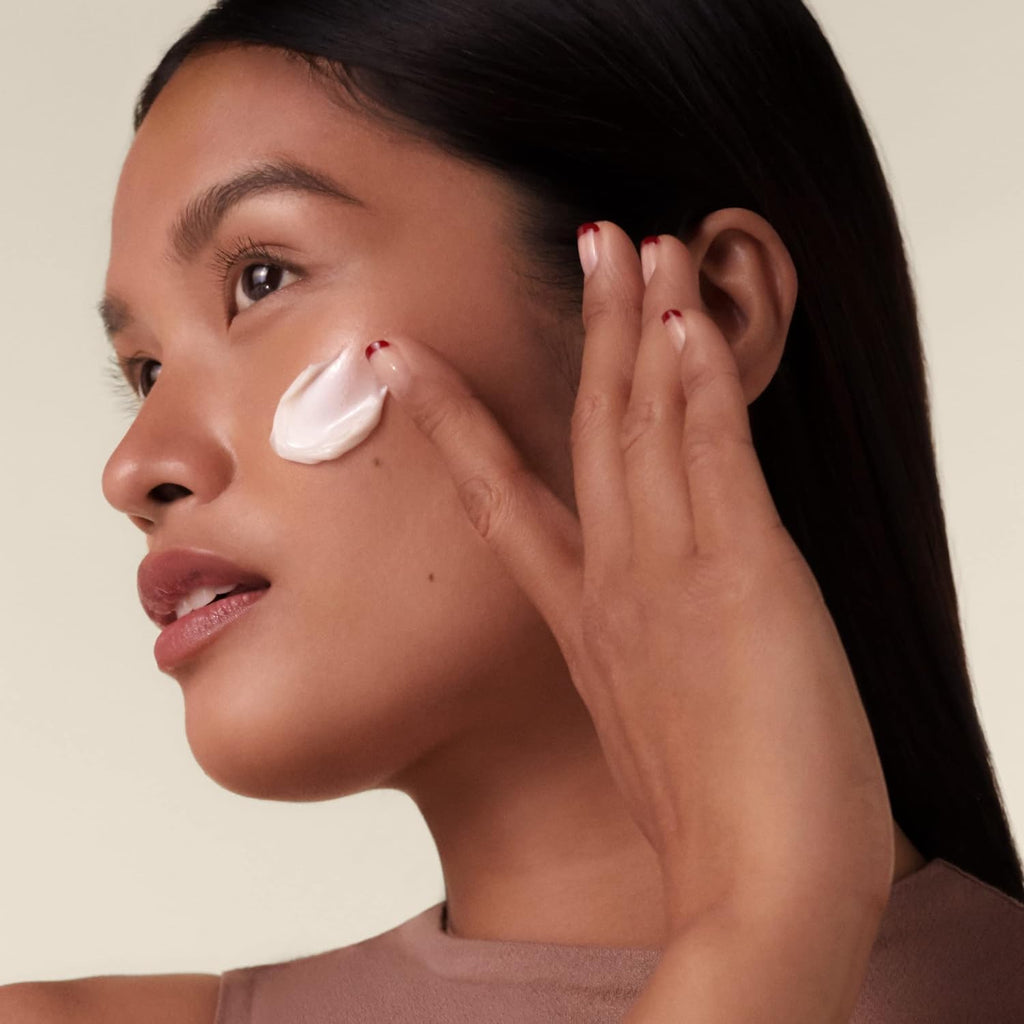 Anti-Aging Moisturizer with Long-Lasting Hydration B10277