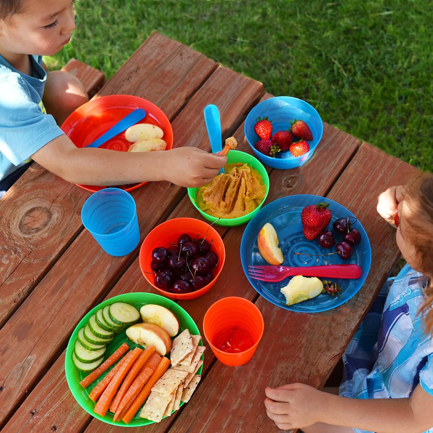 Rainbow plastic dinnerware set for 8, reusable and microwave safe I185