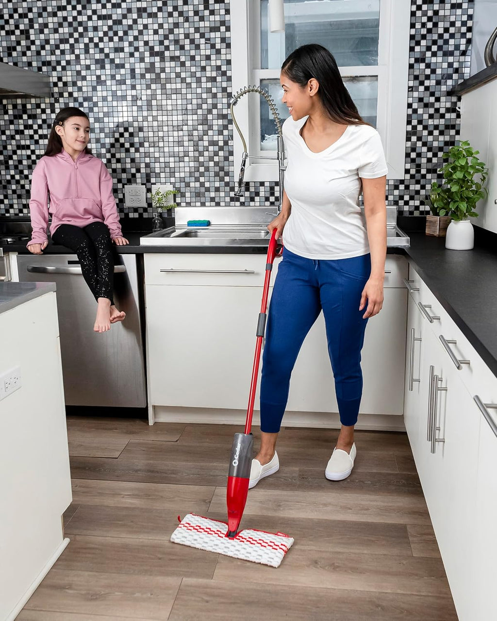 Microfiber Spray Mop with 4 Extra Refills F21225