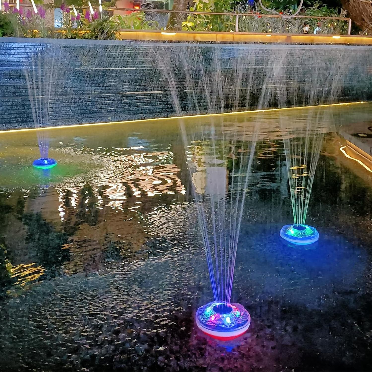 Floating Pool Fountain with Light Show, Rechargeable, IP68 Waterproof Z943