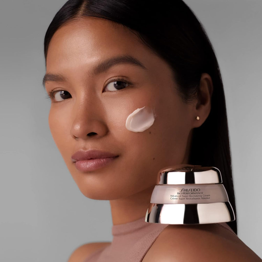 Anti-Aging Moisturizer with Long-Lasting Hydration B10277